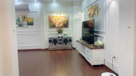 Bán nhà Ngọc Lâm, Long Biên 45 m2 * 5T * 3 tỷ 6 Nhà Mới, Ba Bước Ra Mặt Phố -