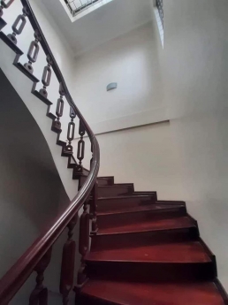 Nhà đẹp Nghi Tàm-Yên Phụ 75m2 5  tầng giá 8,6 tỷ có lùi