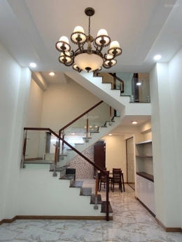 Kẹt tiền kinh doanh, bán gấp nhà 7x8m HXH  Phước Long B, quận 9 chỉ 5.5 tỷ.
