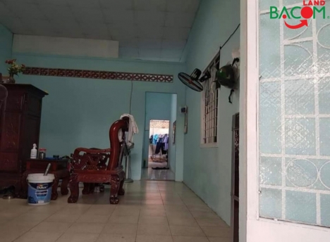 Bán nhà Trảng Dài 6x22m sổ hồng thổ cư hẻm 3 gác.
Nhà cấp 4 cũ 2PN phù hợp xây sửa hoặc cho thuê