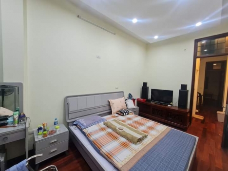 BÁN NHÀ HỒNG HÀ Ô TÔ TRÁNH NGÕ THÔNG-KINH DOANH 45m2,mt 4.5m Gía 10 tỷ. LH:.