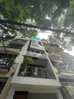 Bán tòa nhà mới lung linh Đội Cấn, Ba Đình xây dựng 70m2, mặt tiền 8m, 8 tầng, ô tô , TM, 24.6 tỉ