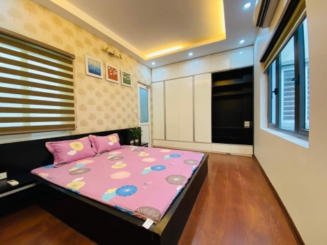 Cách phố vài chục mét - SƠN TÂY 68m x 5 tầng, MT4,6, giá 9,2 tỷ,