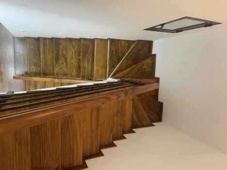 NHÀ ĐẸP Ở NGAY - CẠNH NGAY MẶT PHỐ - Ô TÔ ĐỖ CỬA- TIỆN ÍCH NGẬP TRÀN