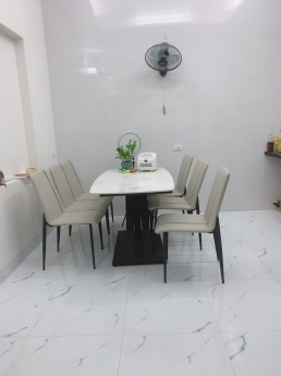 Bán nhà Quận Cầu Giấy 5 tỷ 950. Ô Tô Đỗ Cửa, DT 38m2  sẵn dọn về ở Luôn.