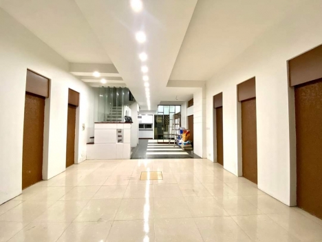 TRUNG TÂM LONG BIÊN GARA Ô TÔ THANG MÁY
Hoàng Như Tiếp 60m2  6T 12,3tỷ