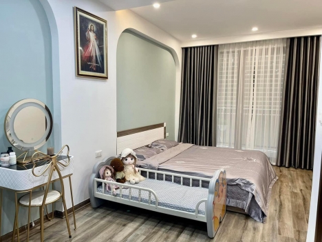 BÁN NHÀ THÀNH THÁI CẦU GIẤY - PHÂN LÔ - 35M RA Ô TÔ - NHÀ ĐẸP - 44M2 GIÁ CHỈ 5 TỶ