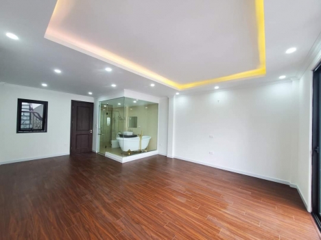 KHU VỰC ĐÁNG SỐNG  GARA 2 Ô TÔ  NHÀ ĐẸP FULL NỘI THẤT THANG MÁY  NGÕ Ô TÔ TRÁNH  
Nguyễn Văn Cừ