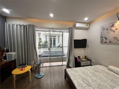 NHÀ ĐẸP 5 TẦNG Ở NGAY LÊ TRỌNG TẤN, 4.5 x 14m, HXT