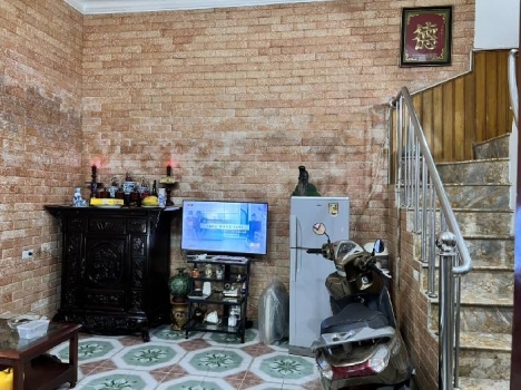 BÀN NHÀ VƯƠNG THỪA VŨ THANH XUÂN , NHỎ XINH OTO TRÁNH