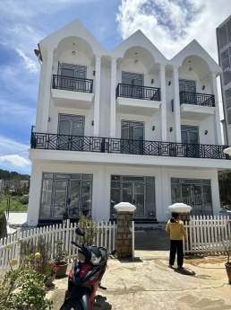 Cần bán gấp Nhà đẹp mới xây đường Trịnh Hoài Đức, Đà Lạt giá 4.6 tỷ
