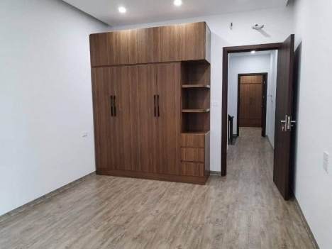 CẦN TIỀN BÁN GẤP GARA NGỌC LÂM, 2 THOÁNG, Ô TÔ TRÁNH, THANG MÁY, 48M3x5T