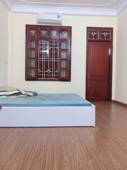 Bán nhà Quận Cầu Giấy 5 tỷ 950. Ô Tô Đỗ Cửa, DT 38m2  sẵn dọn về ở Luôn.