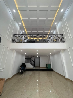 KHU VỰC ĐÁNG SỐNG  GARA 2 Ô TÔ  NHÀ ĐẸP FULL NỘI THẤT THANG MÁY  NGÕ Ô TÔ TRÁNH  
Nguyễn Văn Cừ