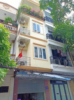 Bán nhà phố Hào Nam, nhà đẹp, kinh doanh 40m2, 5 tầng, mt4m, 5.9 tỷ