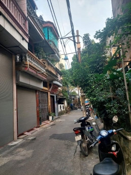 Thạch Bàn 52m2 C4 giá giao động 2.8tỷNhà Cty mình bán hiện trạng nhà C4 chủ sử dụng 2 ngủ ,nhà cách