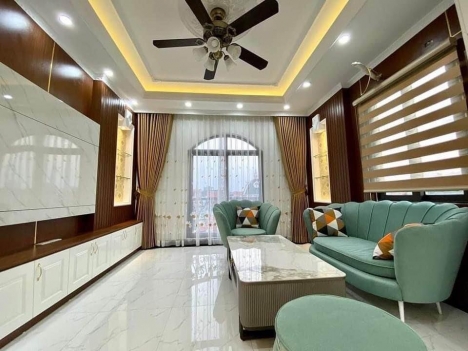 Bán nhà Cầu Giấy, gara, ô tô tránh, kinh doanh tấp nập, 48m giá 9.3 tỷ