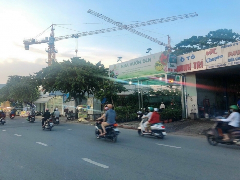 Mặt tiền đường 30m sầm uất. DT 10x18. Giá 26 tỷ thương lượng