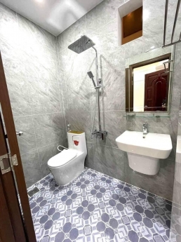 Bán nhà Nguyễn Khánh Toàn Cầu Giấy. Nhà đẹp 40m2, có 6 Ngủ giá chỉ 5.8 tỷ. Nội thất xịn sò.