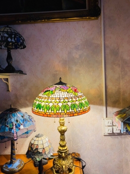 Đèn bàn tiffany họa tiết hoa nhẹ nhàng