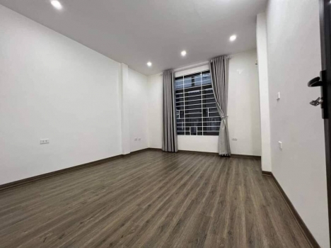 Bán nhà Nguyễn Khánh Toàn Cầu Giấy. Nhà đẹp 40m2, có 6 Ngủ giá chỉ 5.8 tỷ. Nội thất xịn sò.