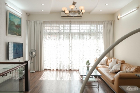 Siêu hiếm! Bán nhà phố Nguyên Hồng, khuVIP, dân trí cao, ô tô qua nhà 42m2x5T, 8 tỷ