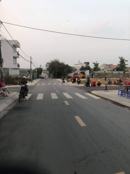 Nhà nào rẻ hơn, Nhà Mt nhựa, Lý thường Kiệt, Tân Xuân, 10x18m, nhỉnh 50tr.m2