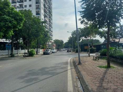 Bán Toà Nhà Văn Phòng 81m2  6 tầngt7m có Thang Máy nguyễn văn cừ mặt phố ô tô tránh kinh doanh