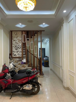 BÁN NHÀ QUẬN CẦU GIẤY-NHÀ ĐẸP-30m Oto tránh-OTO-40m2-GIÁ:5,9 TỶ