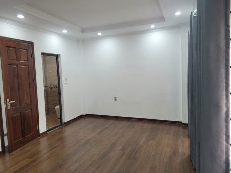 Dành cho KH dưới 3 tỷ có ngay nhà Quan Nhân Nhân Chính 30m gần ngõ thông ô tô ở sướng sổ đỏ CC xem