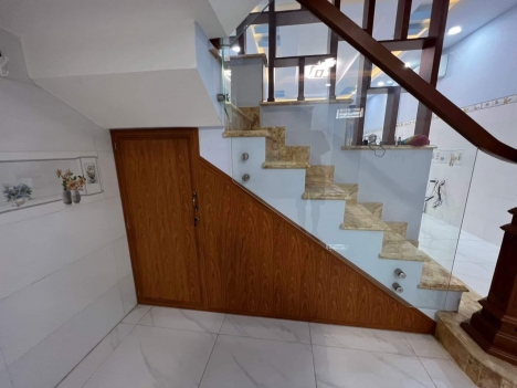 MẶT TIỀN KDOANH- 16B - BHH A- 

⭐Diện tích : 4m x 16m , 2 tầng BTCT .

⭐Giá ngộp Bank : 5,6 Tỷ