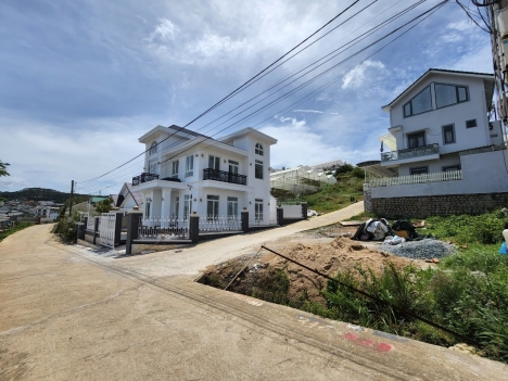 Cần bán gấp đất nền Biệt Thự view thoáng đường Nam Hồ, Đà Lạt 200m2