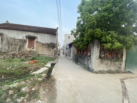 giá ngộp ngân hàng 65m tại Hà Lâm 2 - Thụy Lâm - ĐA. đường oto tránh , ngõ thông