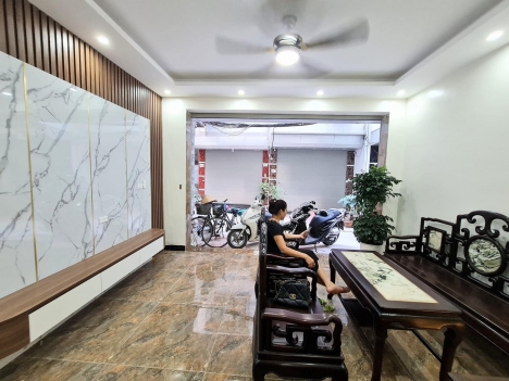 NHỈNH 1  TỶ CÓ SỔ HỘ KHẨU HÀ NỘI, NHÀ 34M2 x 3 TẦNG GIÁP HÀ ĐÔNG.