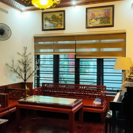 Gia đình cần bán nhà phố Cầu Giấy, 36m2, 4 PN, vài bước ra phố, ô tô 10m, hướng đẹp, về ở luôn KD