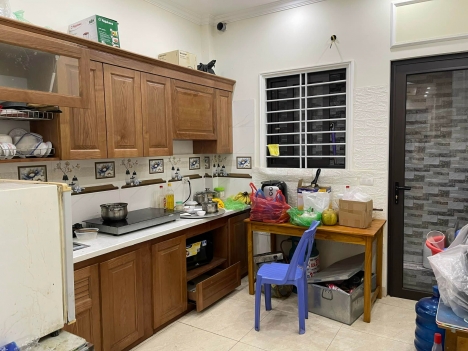 BÁN NHÀ QUẬN CẦU GIẤY-NHÀ ĐẸP-30m Oto tránh-OTO-40m2-GIÁ:5,9 TỶ