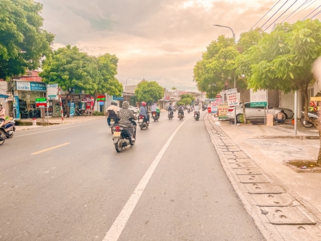 bán đất gần KCN Tràng Duệ, QL10 10' đi xe. Xung quanh có tường bao bọc, hệ thống thoát nước thiết