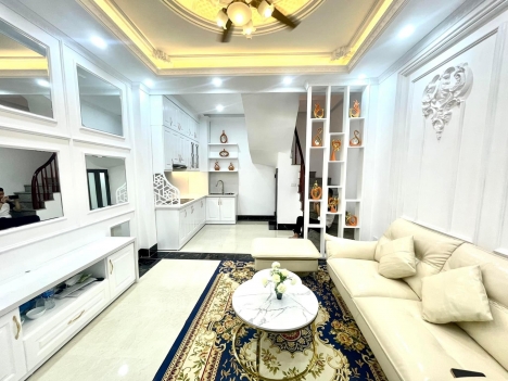 5.2 tỷ-nhà đẹp -ở luôn 35m -3 ngủ-  Ô tô  Nguyễn Chí Thanh, Ba Đình.
