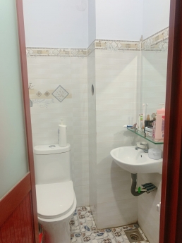Bán Gấp Nhà Âu Cơ, Phường 10, Tân Bình, 40m2, Trệt 2 Lầu, Hẻm Oto Đông Đúc, Tiện Kinh Doanh