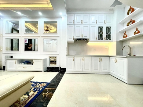 5.2 tỷ-nhà đẹp -ở luôn 35m -3 ngủ-  Ô tô  Nguyễn Chí Thanh, Ba Đình.