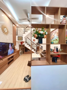 BÁN NHÀ 93 TRUNG KÍNH-CẦU GIẤY-PHỐ VIP-LÔ GÓC 3 THOÁNG-NGÕ RỘNG 3M-50M2X4T-NHỈNH 6 TỶ