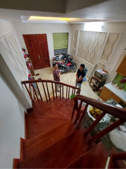 BÁN NHÀ PHỐ HÀO NAM: 49M2, 5 TẦNG, MT 4.5M, Ô TÔ ĐỖ 5M. 5.5 TỶ