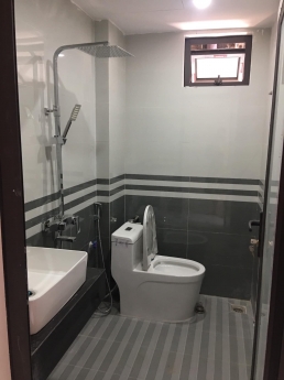 Bán nhà Lĩnh Nam OTO đỗ cổng, vài bước ra phố, 30m2x6 tầng, 5 ngủ chỉ 3,2 tỷ.
