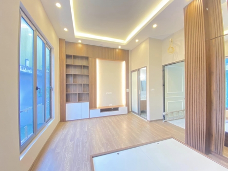 BÁN NHÀ NGÕ 640 NGUYỄN VĂN CỪ  82M  4 TẦNG NGÕ THÔNG VIEW SÂN TRƯỜNG HỌC CHỈ 7 TỶ 7