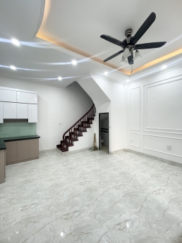 BÁN NHÀ QUẬN ĐỐNG ĐA PHỐ TRUNG TẢ 35m2 x 5 T5.2 TỶ Ô TÔ KD