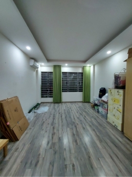 BÁN NHÀ PHỐ HÀO NAM: 49M2, 5 TẦNG, MT 4.5M, Ô TÔ ĐỖ 5M. 5.5 TỶ