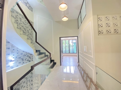 BÁN NHÀ NGÕ 640 NGUYỄN VĂN CỪ  82M  4 TẦNG NGÕ THÔNG VIEW SÂN TRƯỜNG HỌC CHỈ 7 TỶ 7
