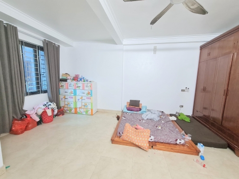 Tân Mai,  Hà Nội ô tô đỗ cửa, phân lô, giá 4 tỷ mua bán nhà đất , bât dong san Hoàng Mai.