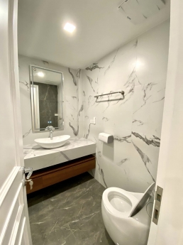 BÁN NHÀ NGUYỄN VĂ CỪ GẦN BỆNH VIỆN QUỐC TẾ BẮC HÀ , LÔ GÓC , NGÕ THÔNG , TẶNG FULL NỘI THẤT 40m2 ,