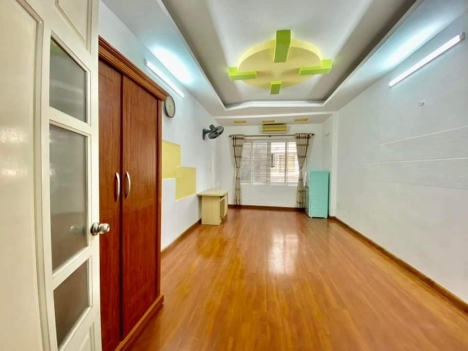 BÁN NHÀ CẦU GIẤY-LÔ GÓC-60M RA MẶT PHỐ-FULL ĐỒ-45m-CHỈ 4TỶ